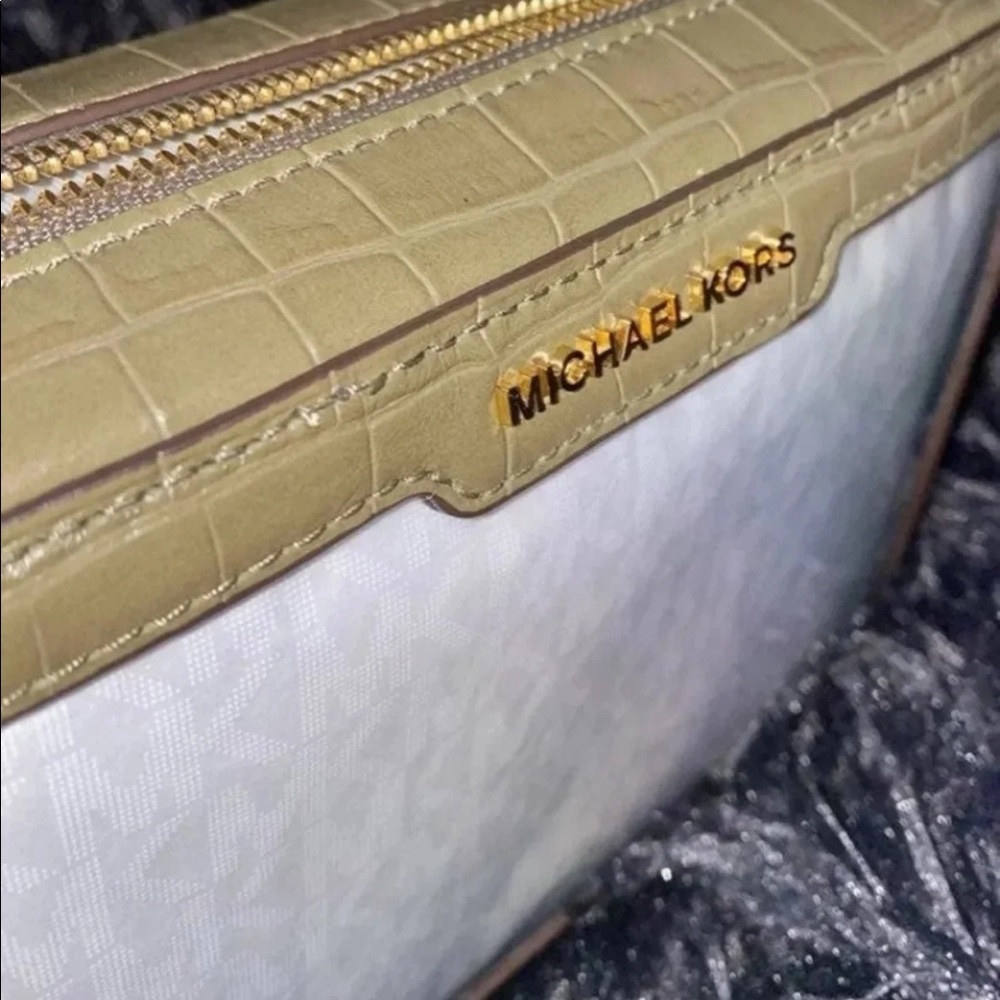 Michael Kors Crossbody